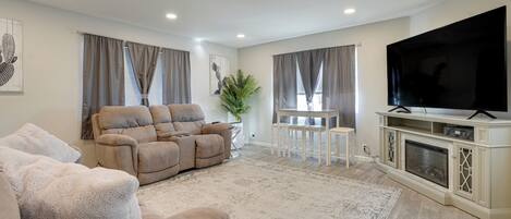 Apartment (2 Bedrooms) | Front of property