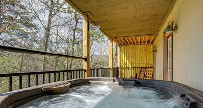 Chic Townhome + Hot Tub & Bonus Room & 3 Balconies
