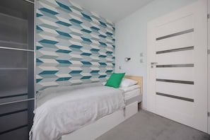 3 Schlafzimmer, Schreibtisch, Bügeleisen/Bügelbrett, Reisekinderbett
