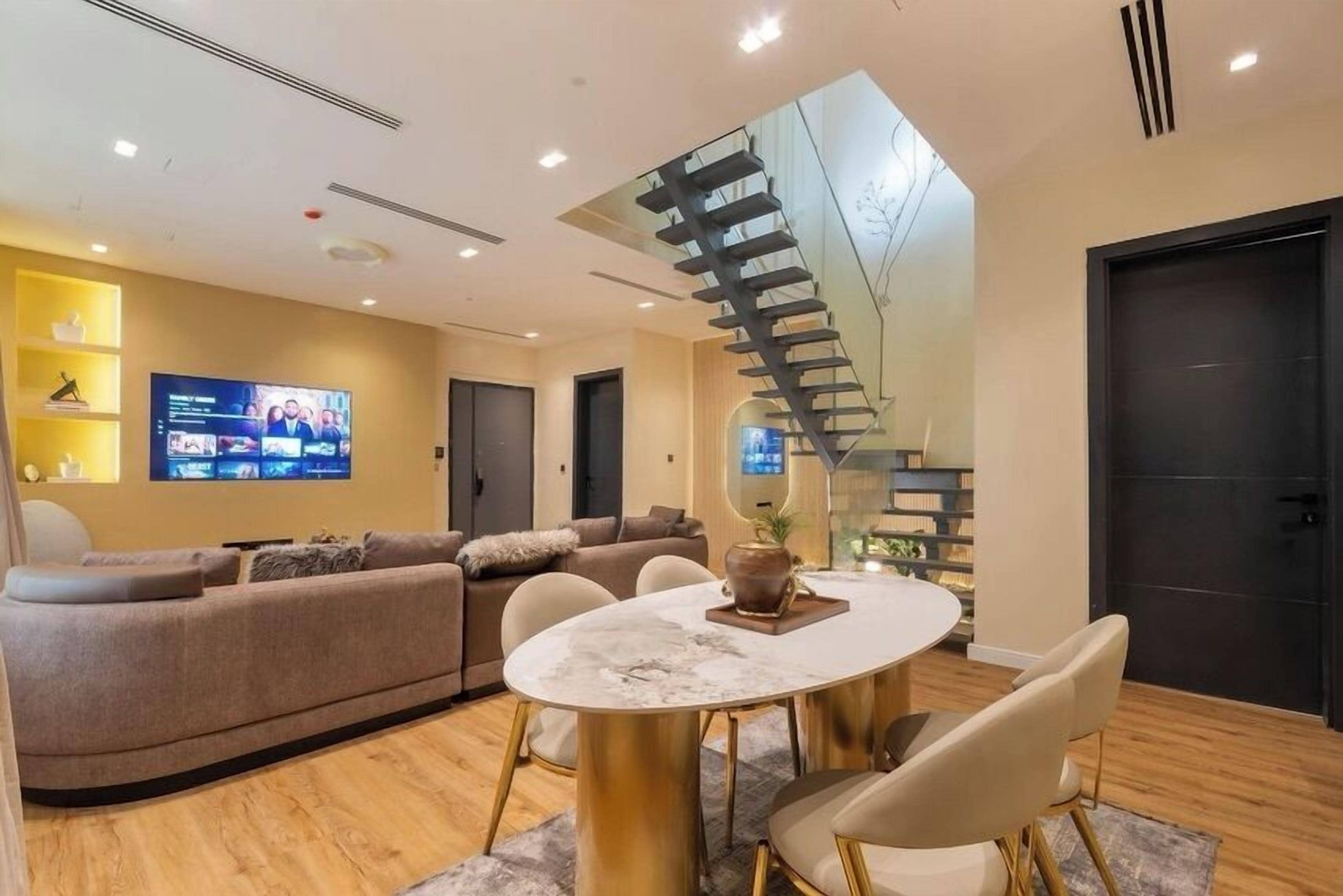 Family Apartment, Balcony, City View | Dining room