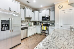 Interior - 3 Mi to Pier Village: Dog-friendly St Simons Home! (St. Simons Island)