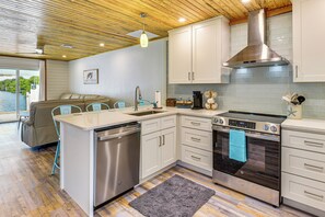 Interior - Near Beaches: Waterfront Gem in Anna Maria Island! (Holmes Beach)