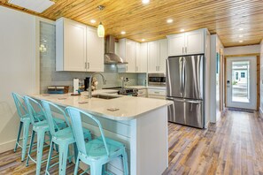 Villa (2 Bedrooms) | Interior - Near Beaches: Waterfront Gem in Anna Maria Island! (Holmes Beach)