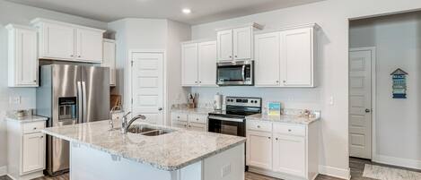 المنشأة من الداخل