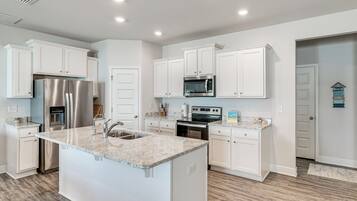 House (4 Bedrooms) | Interior