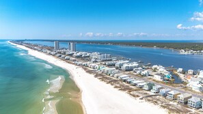 On the beach - 6BR Gulf-front home, Sleeps 15 ~ Private heated pool (Gulf Shores)