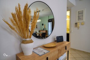 Dining - Thyme Out - Modern Apartment in Egaleo/Athens (Egaleo)