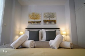 1 bedroom, desk, soundproofing, iron/ironing board - Thyme Out - Modern Apartment in Egaleo/Athens (Egaleo)