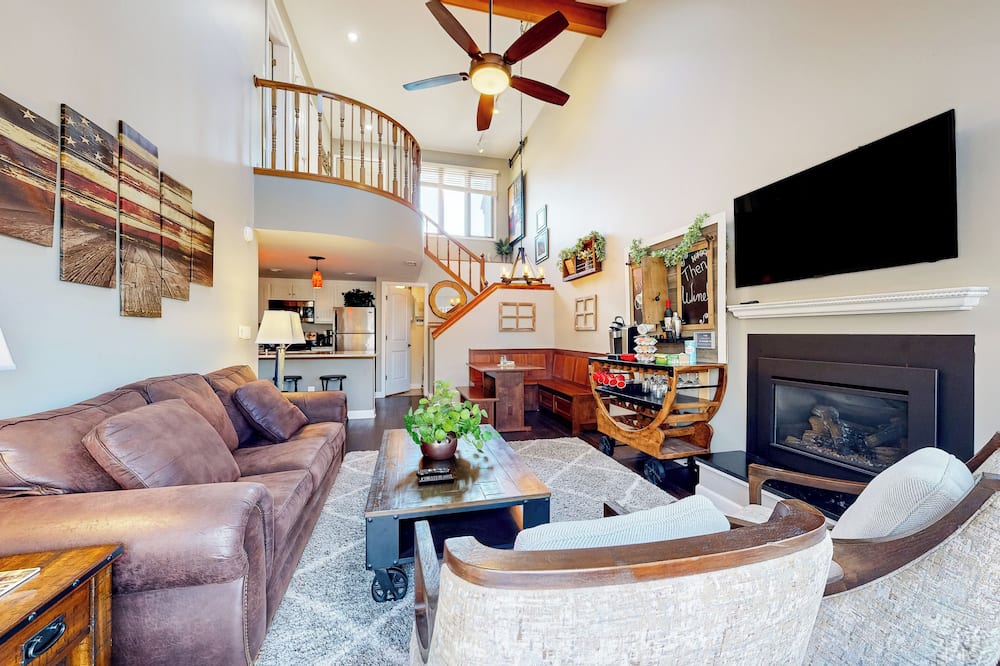 Pool, Golf, Marina! Galena Territory Resort Home - Jo Daviess County, IL