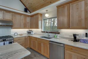 House (3 Bedrooms) | Interior - Epic Lake Views! 'the Ridge' Eureka Springs Home (Eureka Springs)