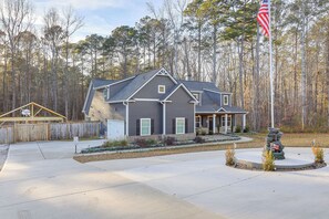 House (4 Bedrooms) | Interior - Gather, Play & Unwind! Modern Locust Grove Home (Locust Grove)