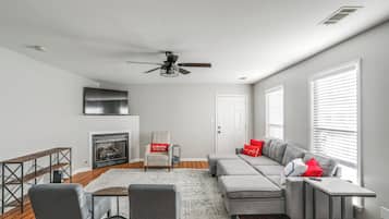 House (3 Bedrooms) | Front of property