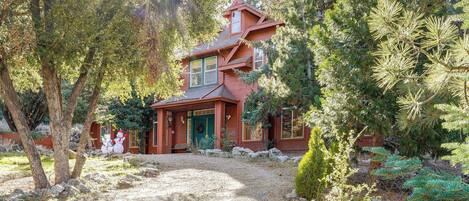 Vista frontal de la propiedad