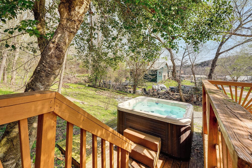 Rockaway Beach Home w/ Attached Dock Slip Included - Walnut Shade, MO