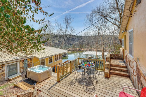 Boat & Fish! 1950s Rockaway Beach Cabin w/ Hot Tub