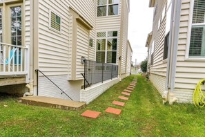 Interior - Clarksburg Getaway Near DC + Baltimore Sights! (Clarksburg)