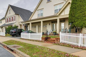 Interior - Clarksburg Getaway Near DC + Baltimore Sights! (Clarksburg)