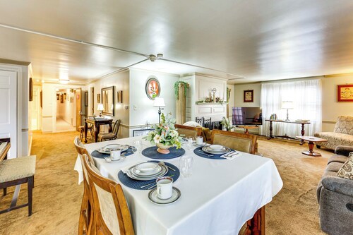 Walk to Shops & Eats: Apt in Downtown Elizabeth