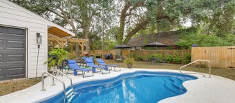 Pool, Hot Tub & Backyard Fun! Savannah Retreat