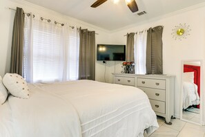 Interior - Pool, Hot Tub & Backyard Fun! Savannah Retreat (Port Wentworth)