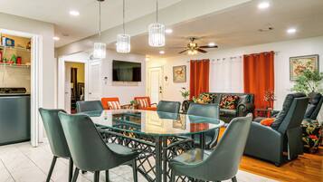House (3 Bedrooms) | Interior