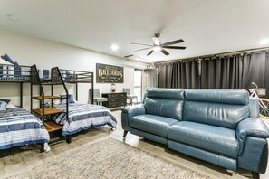 House (3 Bedrooms) | Interior - Pool, Hot Tub & Backyard Fun! Savannah Retreat (Port Wentworth)