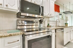 House (3 Bedrooms) | Interior - Pool, Hot Tub & Backyard Fun! Savannah Retreat (Port Wentworth)