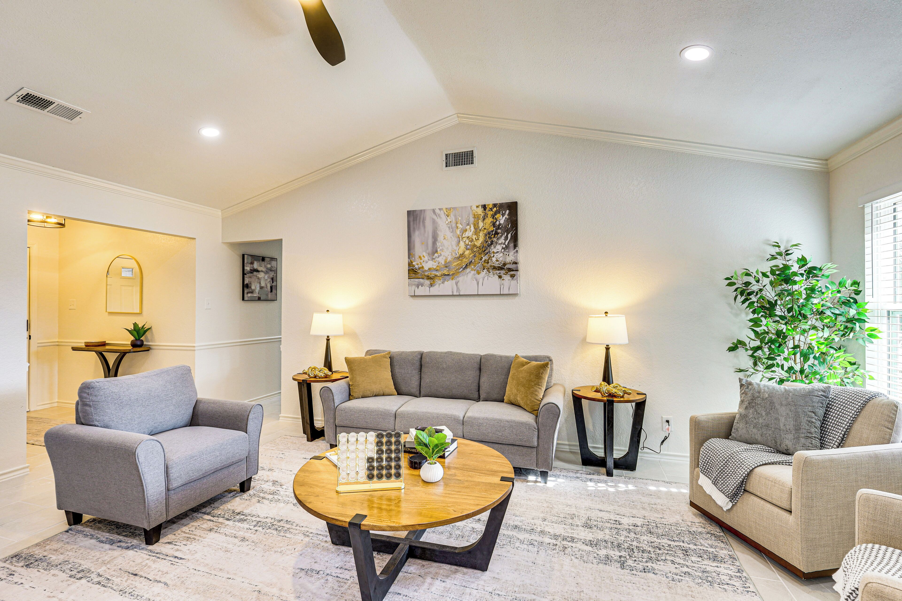 House (3 Bedrooms) | Interior