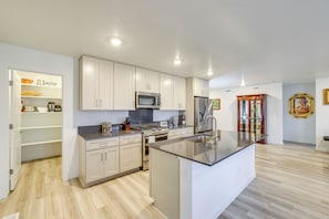 House (3 Bedrooms) | Interior - Newly Built Home w/ Yard, 4 Mi to Dtwn Caldwell! (Caldwell)