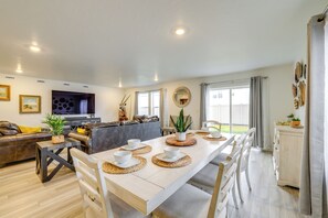 House (3 Bedrooms) | Interior - Newly Built Home w/ Yard, 4 Mi to Dtwn Caldwell! (Caldwell)