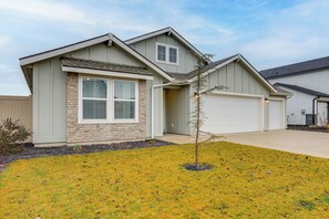 House (3 Bedrooms) | Interior - Newly Built Home w/ Yard, 4 Mi to Dtwn Caldwell! (Caldwell)