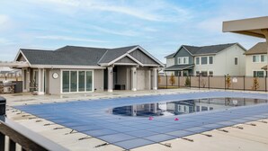A residential area with houses, a swimming pool, and solar panels. - Newly Built Home w/ Yard, 4 Mi to Dtwn Caldwell! (Caldwell)