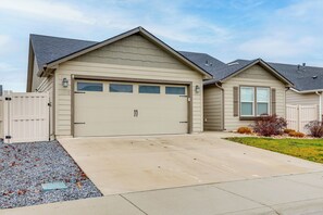House (3 Bedrooms) | Interior - Private Suburban Hideaway 10 Mi to Dtwn Nampa! (Caldwell)