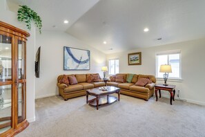 House (3 Bedrooms) | Interior - Private Suburban Hideaway 10 Mi to Dtwn Nampa! (Caldwell)