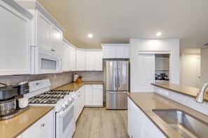 House (3 Bedrooms) | Interior - Private Suburban Hideaway 10 Mi to Dtwn Nampa! (Caldwell)