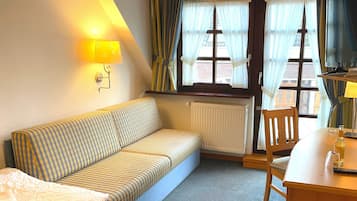 Quarto solteiro standard, 1 cama de solteiro, terraço, vista para o jardim | Escrivaninha, Wi-Fi de cortesia, roupa de cama