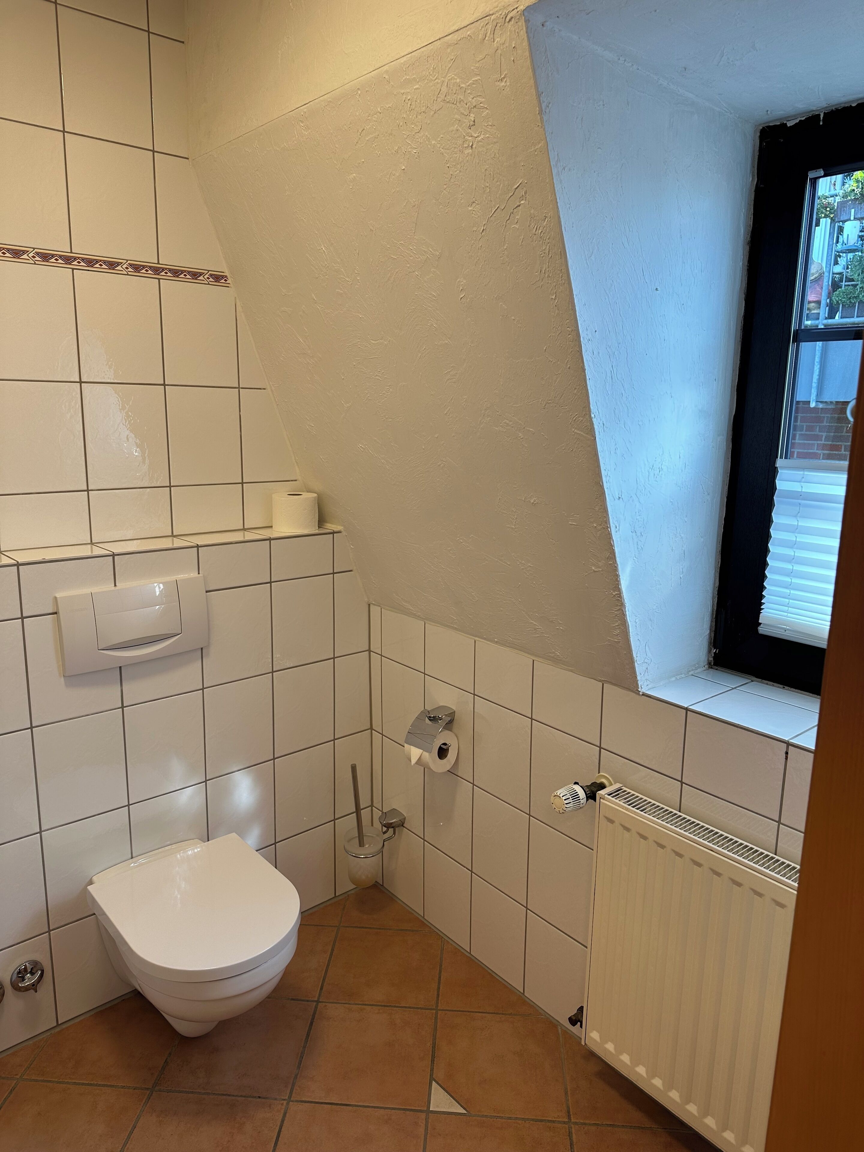 Quarto solteiro standard, sacada, vista para o jardim | Banheiro | Chuveiro, secador de cabelo, toalhas de banho, sabonete