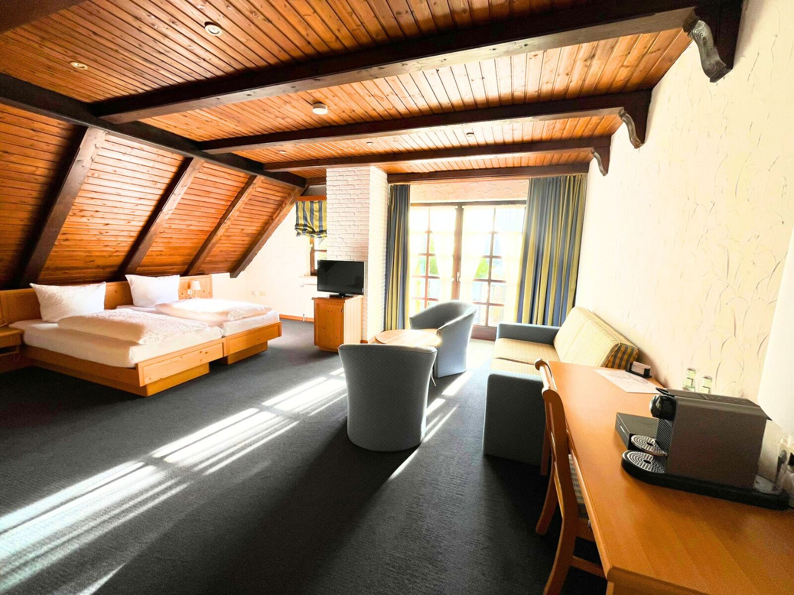 Premium-Doppelzimmer, Terrasse, Gartenblick | Schreibtisch, kostenloses WLAN, Bettwäsche