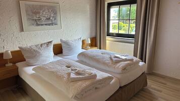 Standard-Doppelzimmer | Schreibtisch, kostenloses WLAN, BettwÀsche