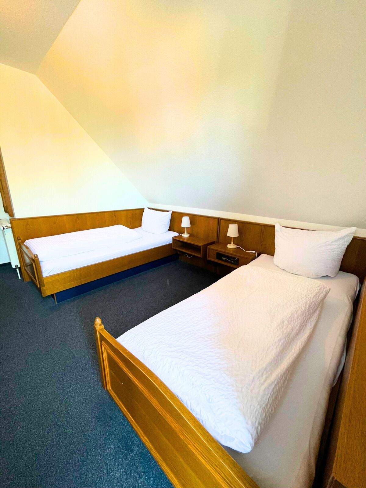 Quarto duplo standard, sacada | Escrivaninha, Wi-Fi de cortesia, roupa de cama