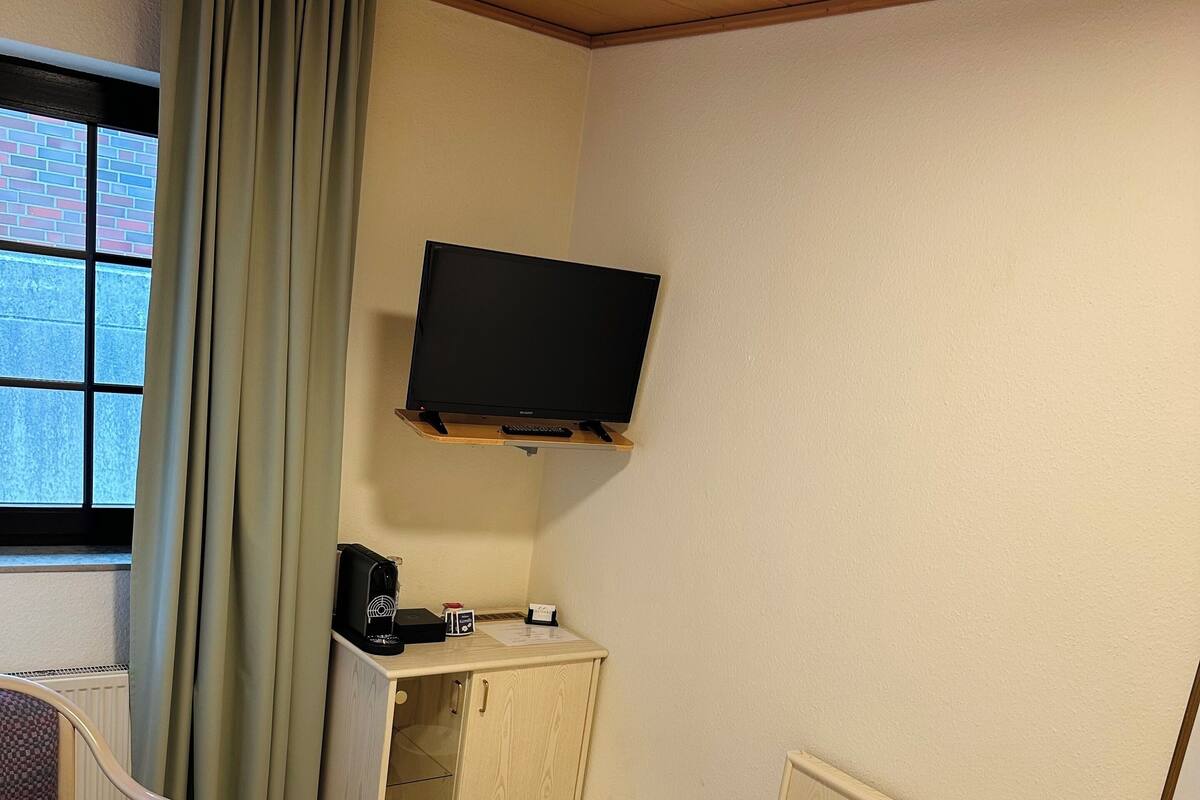 Economy Single Room | Desk, WiFi (free), bed sheets