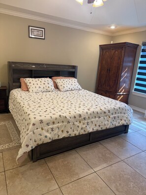 3 bedrooms, iron/ironing board, travel crib, free WiFi