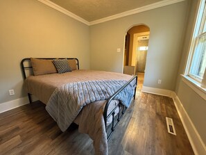 Iron/ironing board, WiFi, bed sheets - Peaceful 2-bedroom house in Tacoma perfect for your getaway (Tacoma)