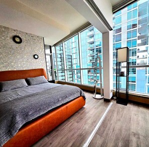 Iron/ironing board, Internet - Breath-Taking-View/5Guest DTskyline-135 13ave SW (Calgary)