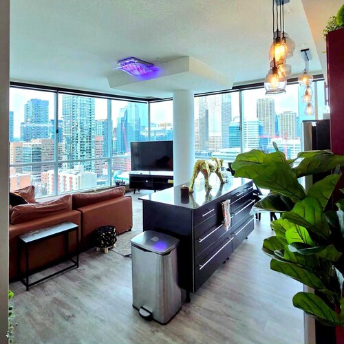 Breath-Taking-View/5Guest DTskyline-135 13ave SW