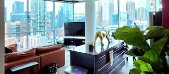 Breath-Taking-View/5Guest DTskyline-135 13ave SW