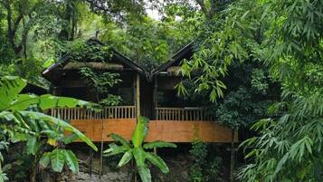 Room, 3 Bedrooms, Smoking, Balcony | Property grounds