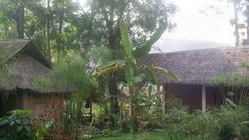 Room, 3 Bedrooms, Smoking, Balcony | Property grounds