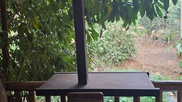 Room, 3 Bedrooms, Smoking, Balcony | Garden