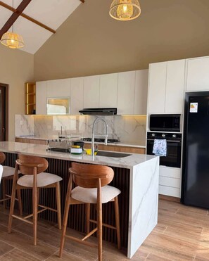 Private kitchen - HOP PARADISE · Modern Luxury Near the Beach (Chincha)